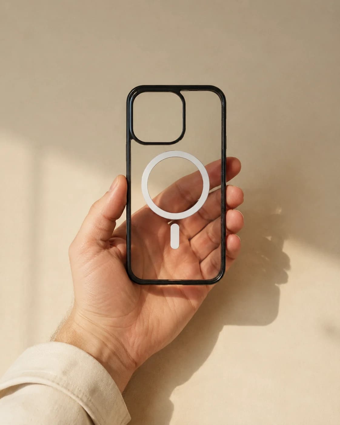 Coque Alyos seule, tenue de face sur fond clair
